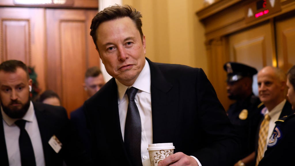 Musk to Federal Employees: Email Me 5 Things You Did Last Week or You’re Fired