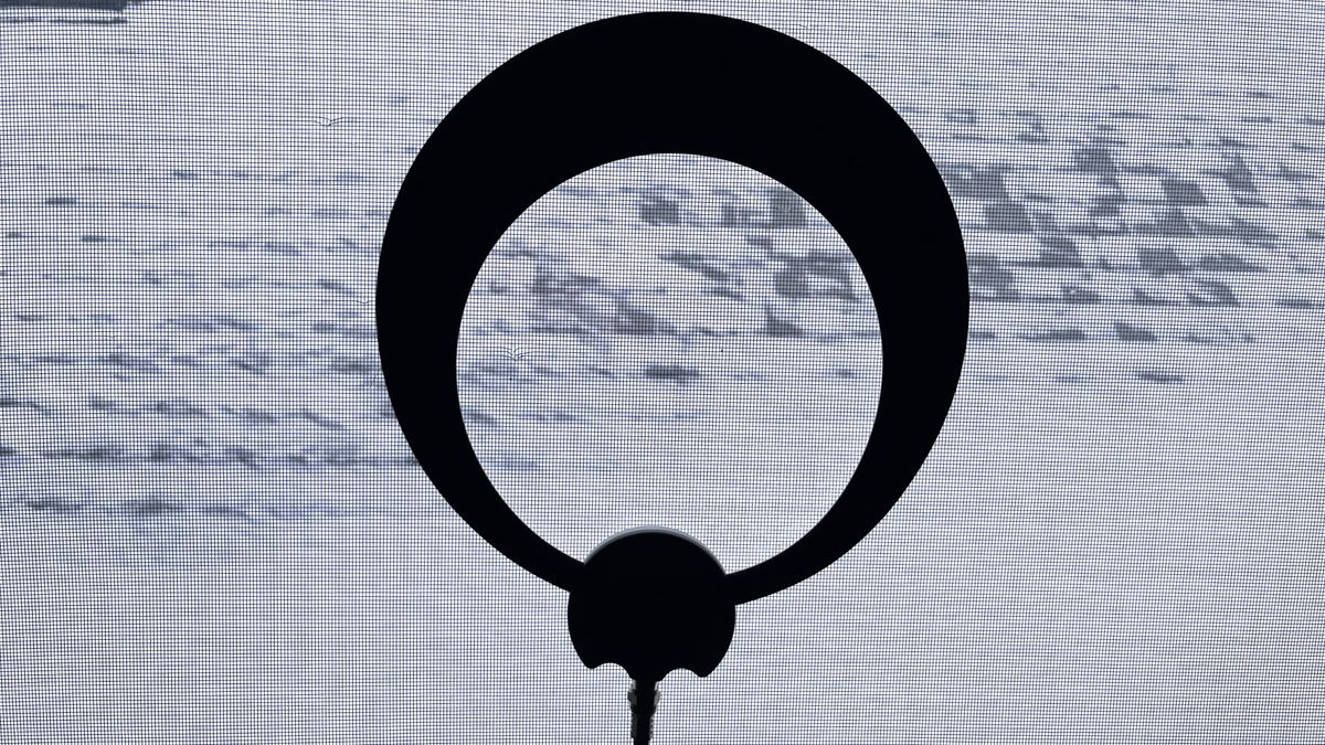 Antennas Direct ClearStream Eclipse review: a cheap but powerful amplified indoor antenna