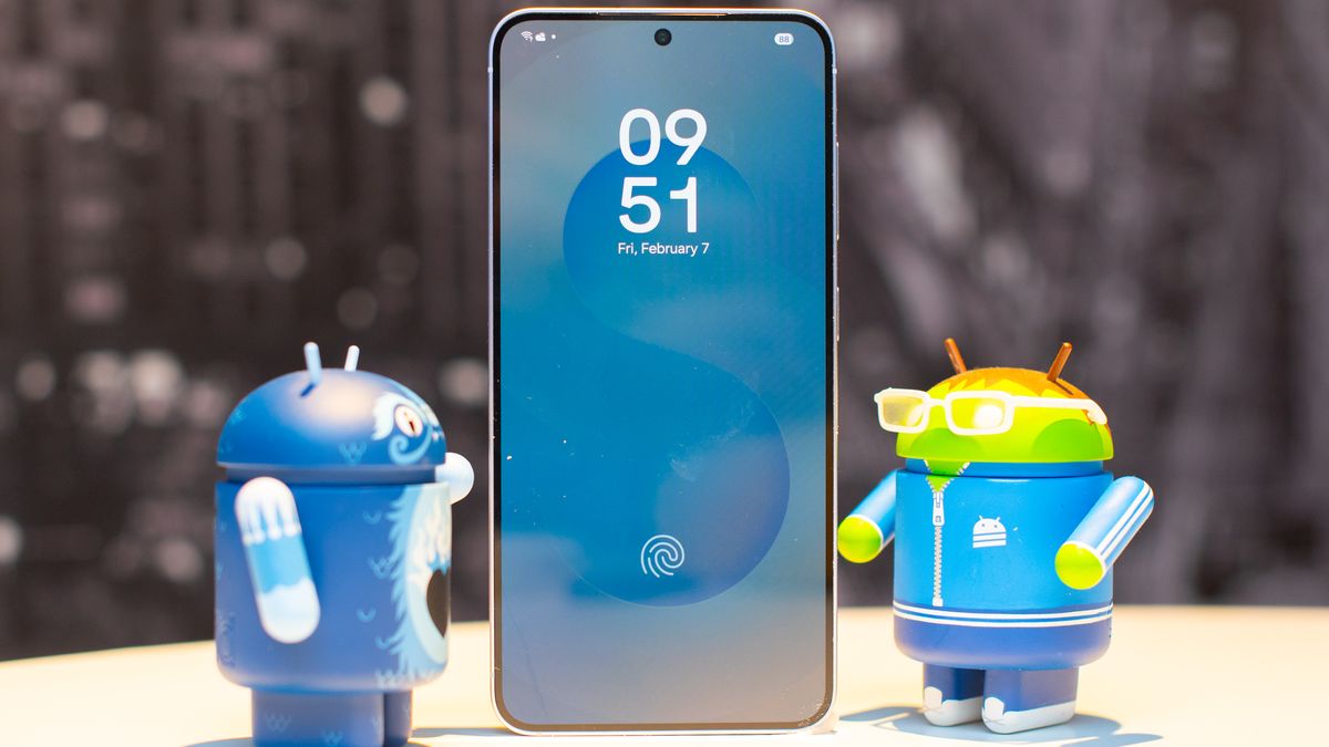 Samsung Galaxy S25 review: The most powerful small phone you can buy, but I’d trade some speed for better cameras