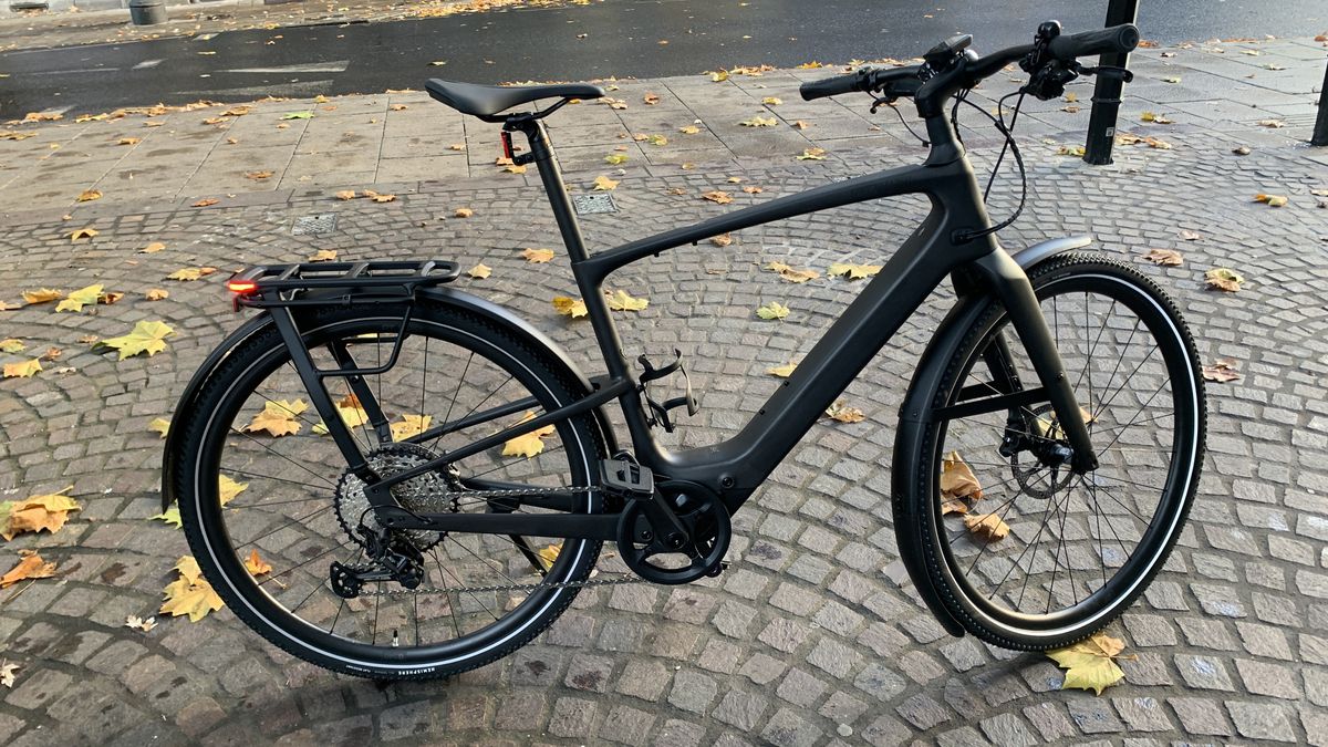 Specialized Vado SL2 Carbon review: A top-of-the-range lightweight urban hybrid