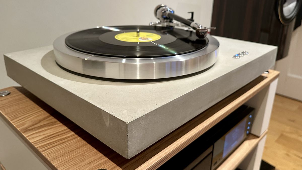 EAT C-Dur Concrete review: yes, it’s real concrete, and it’s amazingly detailed and insightful