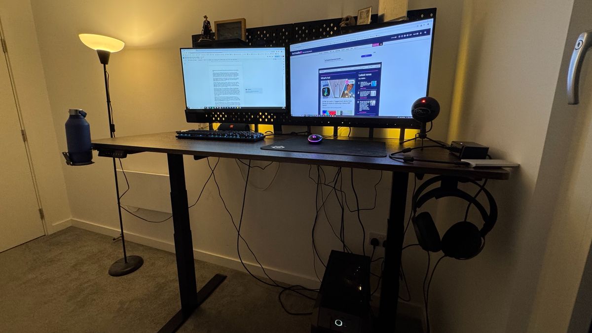 Dezctop Bifrost Elite 160 review: an expensive standing desk with the quality to match