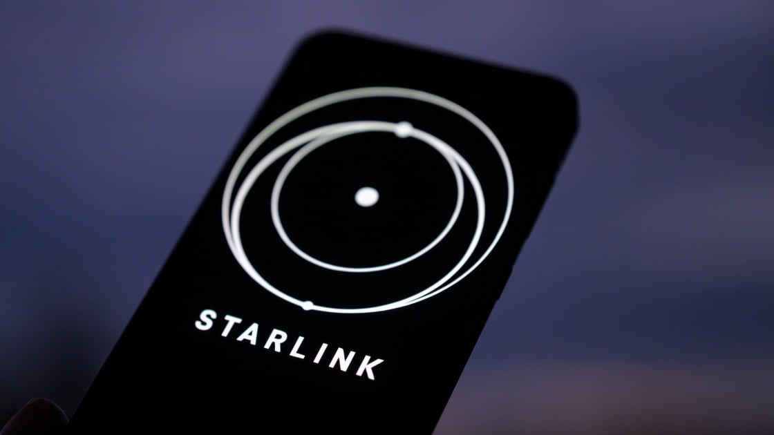 SpaceX Urges FCC to Greenlight Gigabit Starlink Upgrades, Fires Back at Critics