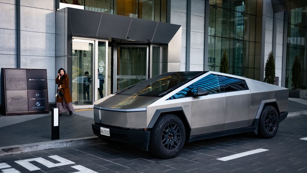 Report: Tesla Cybertruck Deliveries Paused Due to Trims ‘Flying Off’