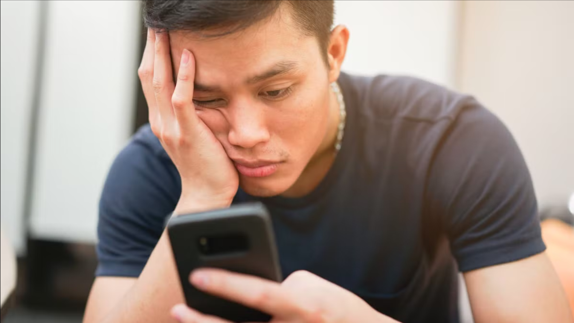 10 Ways to Stop Doomscrolling on Your iPhone