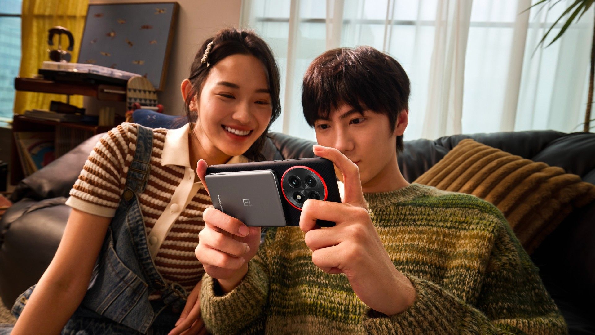 OnePlus’s Slim Magnetic Power Bank Also Works with Your iPhone