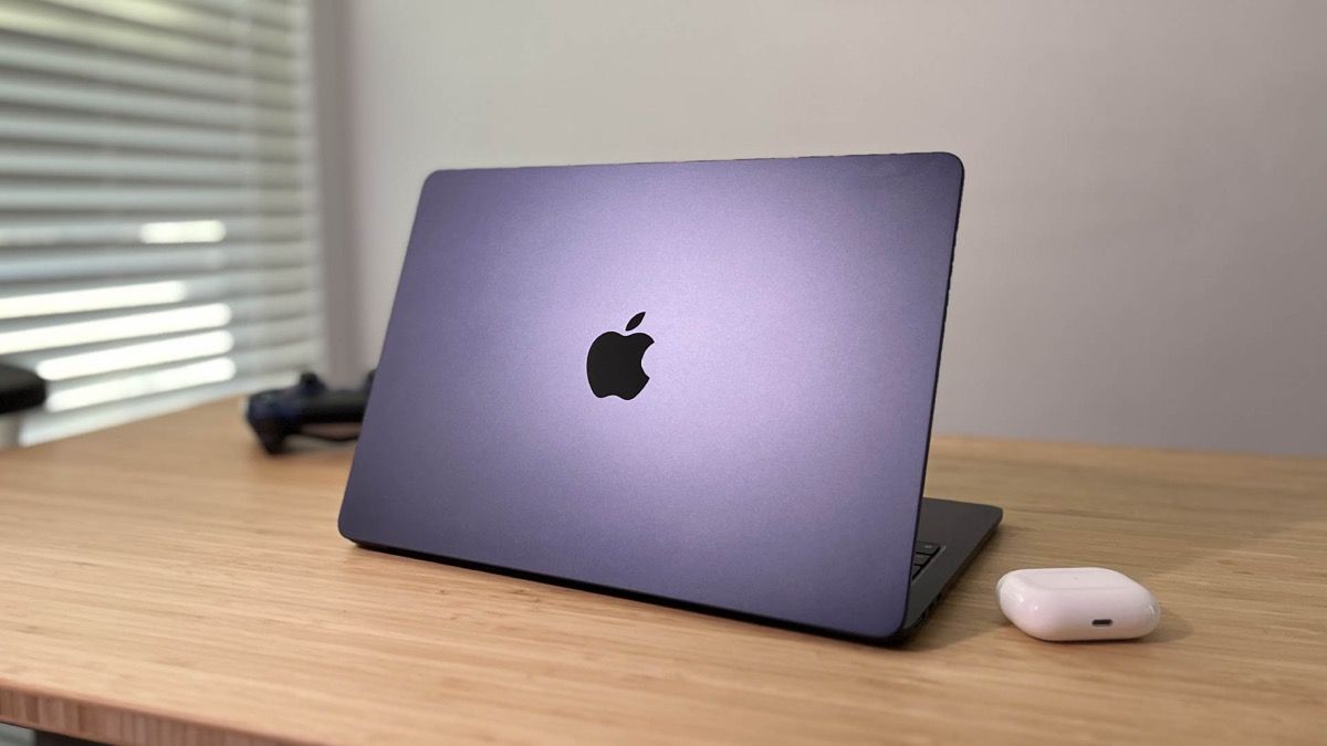 Save $900 on the Powerful MacBook Pro M2