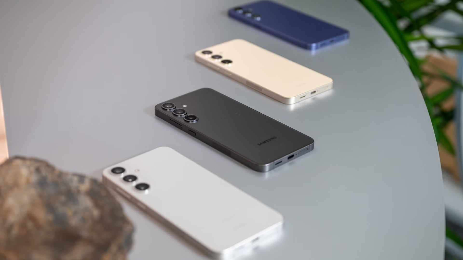 Smartphones Are Boring Now and It’s Our Fault