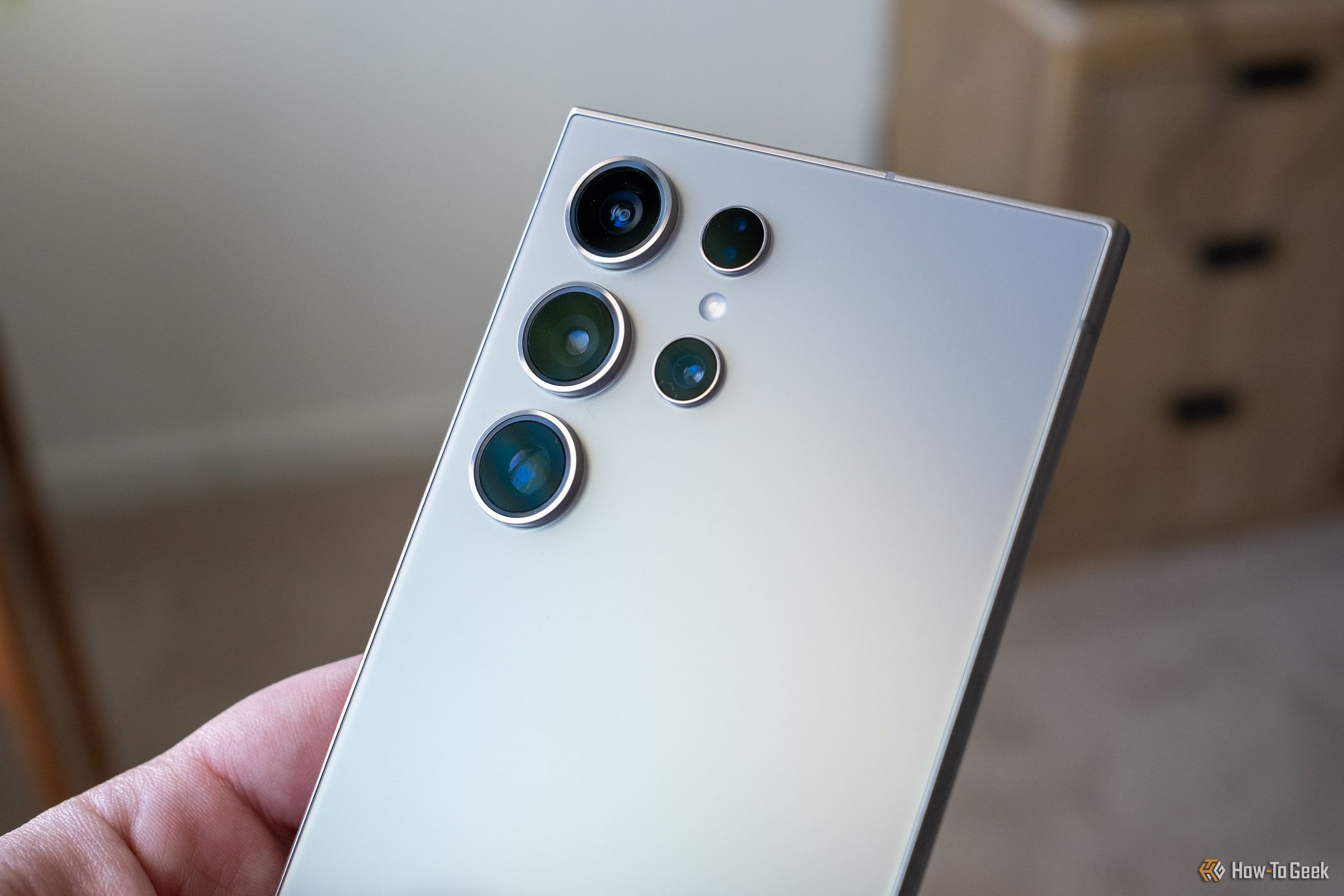Samsung Delays Its Big Android 15 Update Due to Bug