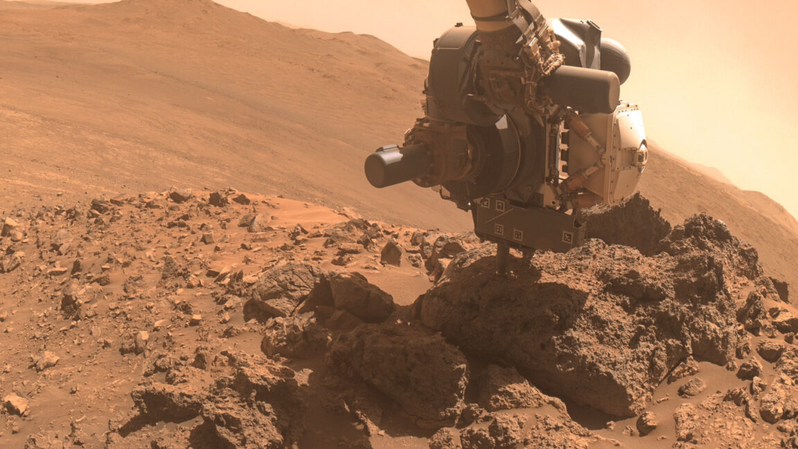 Tuesday Telescope: A close-up of the magical camera at the end of a robotic arm