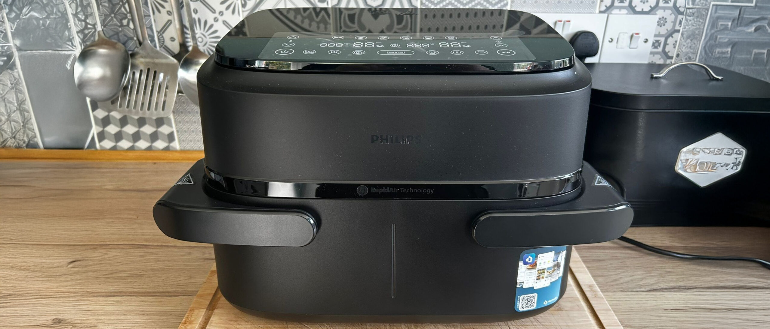 Philips 1000 Series Dual Basket Air Fryer: a family-sized fryer that’s surprisingly affordable