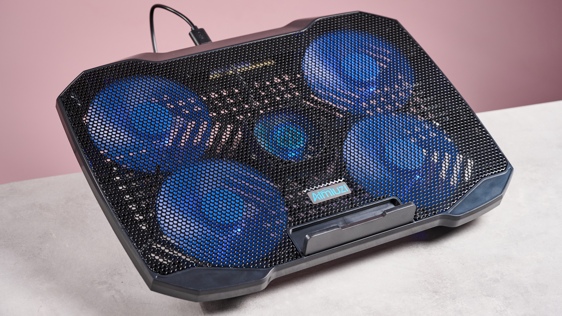 Aimiuzi F2 Plus Laptop Cooling Pad review: low-cost, comfy and quiet – but it can’t keep up with its rivals in one key area